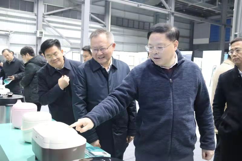 湖南省委常委、省委秘书长张剑飞一行来熊猫体育官方网站
调研